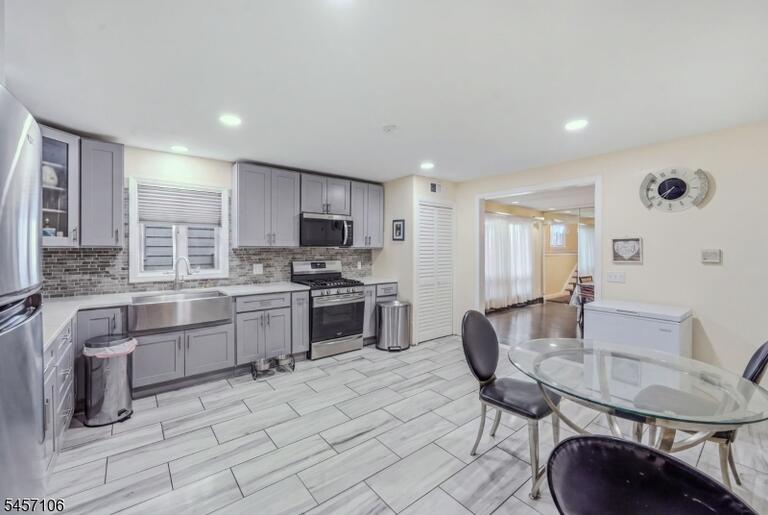 Property listing MLS 4049631 photo 24