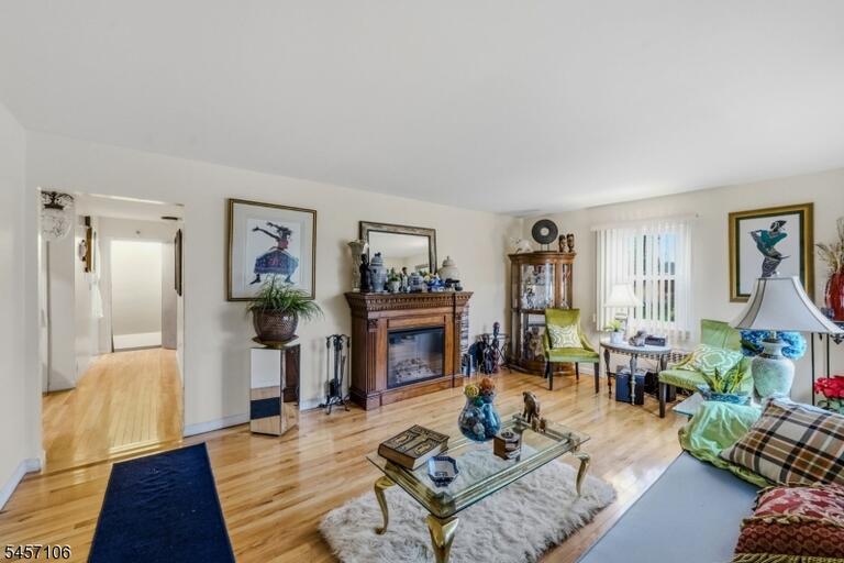 Property listing MLS 4049631 photo 9