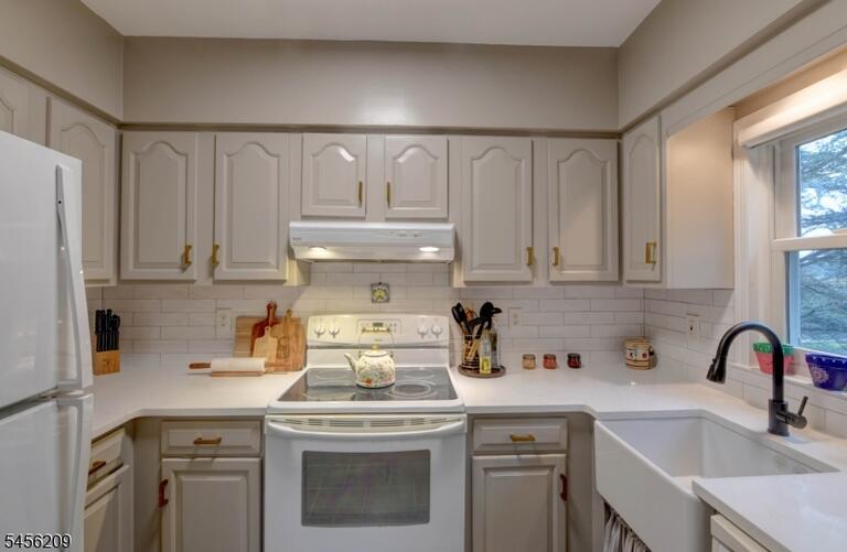 Property listing MLS 4049717 photo 22