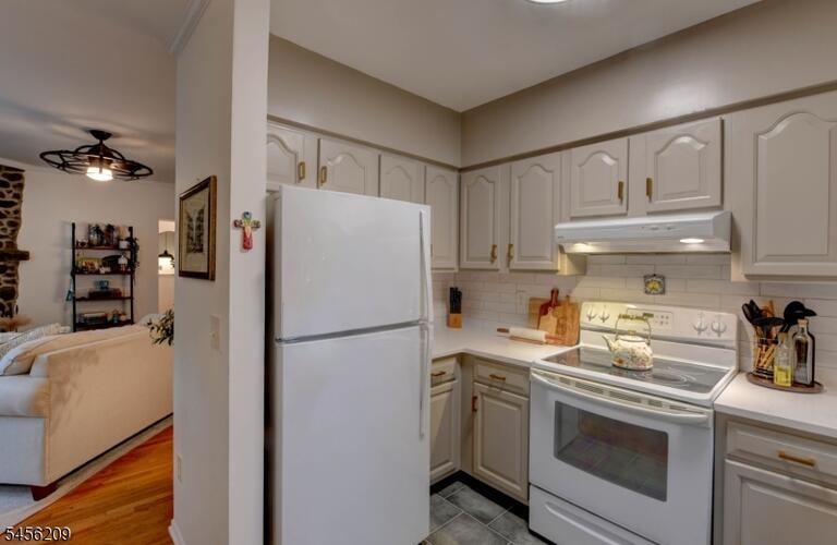 Property listing MLS 4049717 photo 24