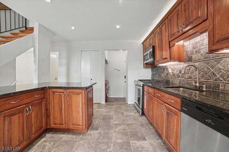 Property listing MLS 4049733 photo 5