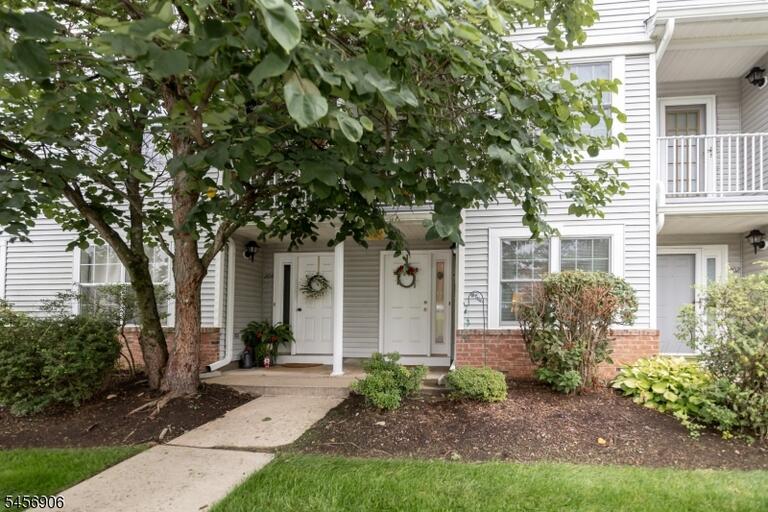 Property listing MLS 4049805 photo 2