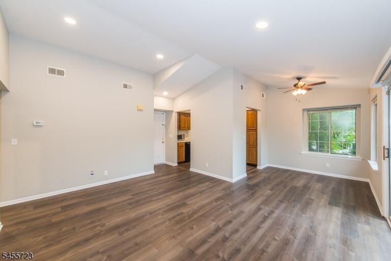 Property listing MLS 4049807 photo 2