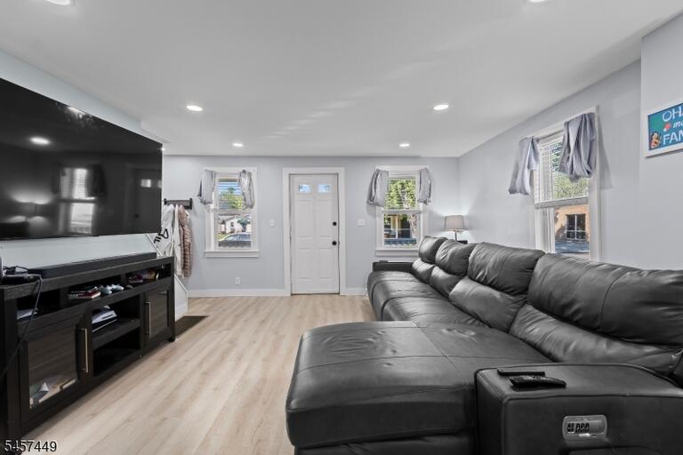 Property listing MLS 4049845 photo 3