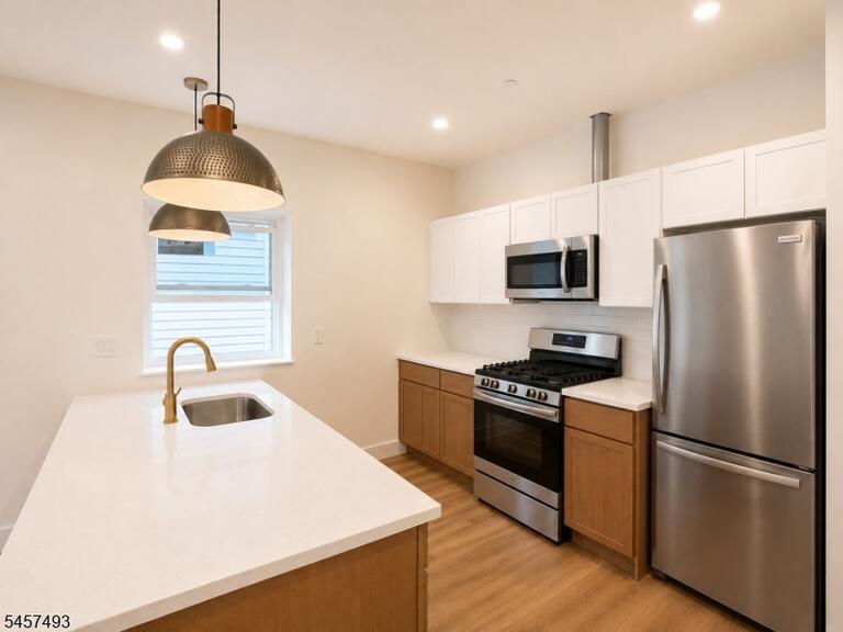 Property listing MLS 4049883 photo 4