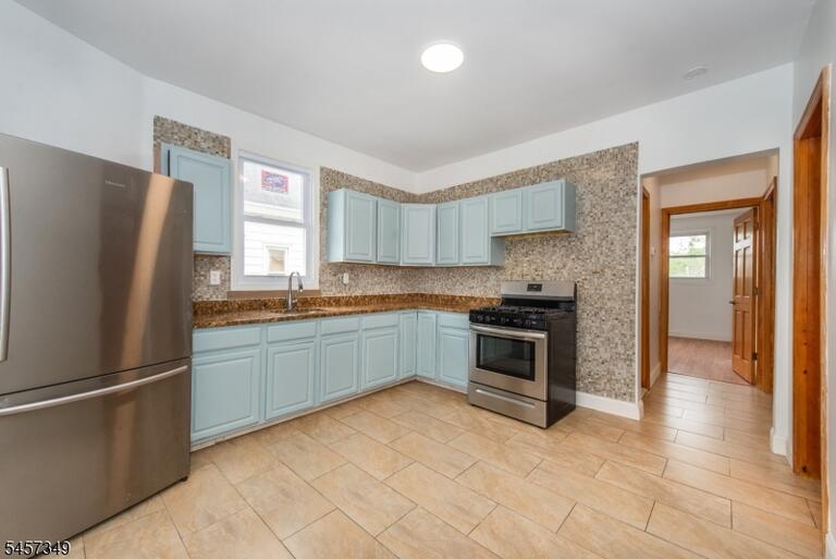Property listing MLS 4049986 photo 2