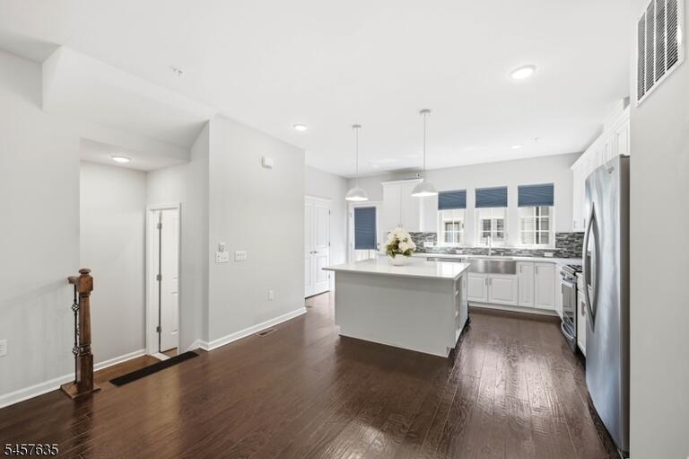 Property listing MLS 4050001 photo 9