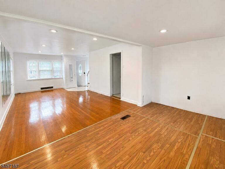 Property listing MLS 4050003 photo 3