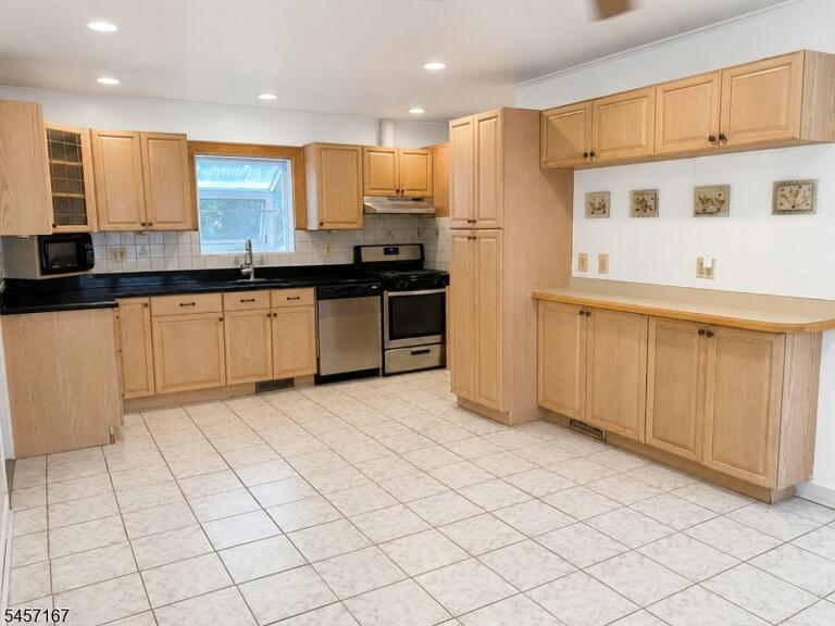 Property listing MLS 4050003 photo 4