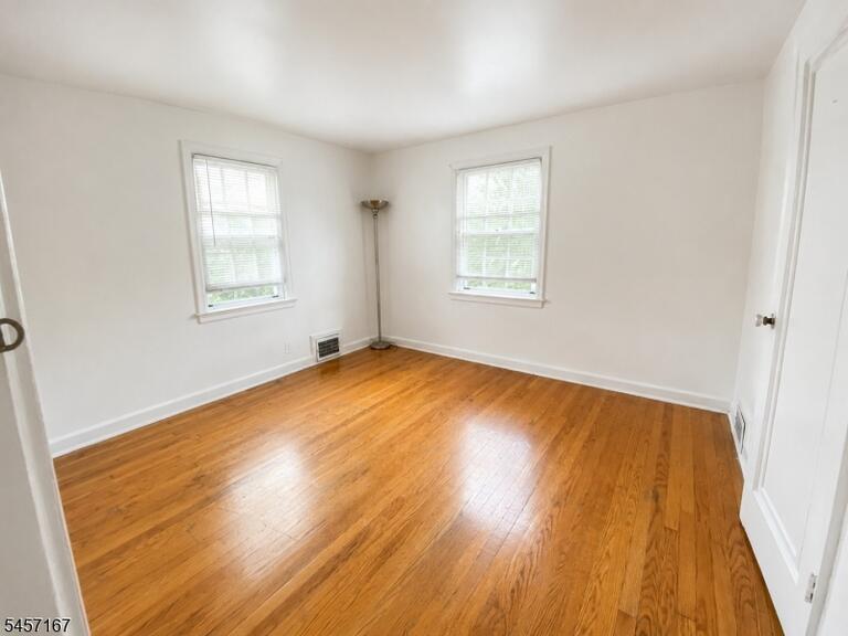 Property listing MLS 4050003 photo 8