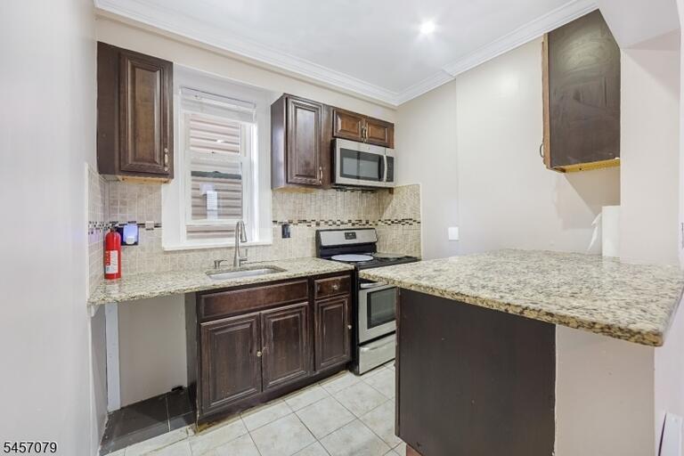Property listing MLS 4050011 photo 17