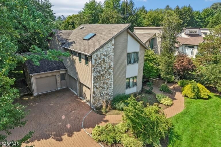 Property listing MLS 4050033 photo 3