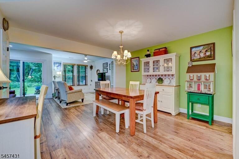 Property listing MLS 4050041 photo 10