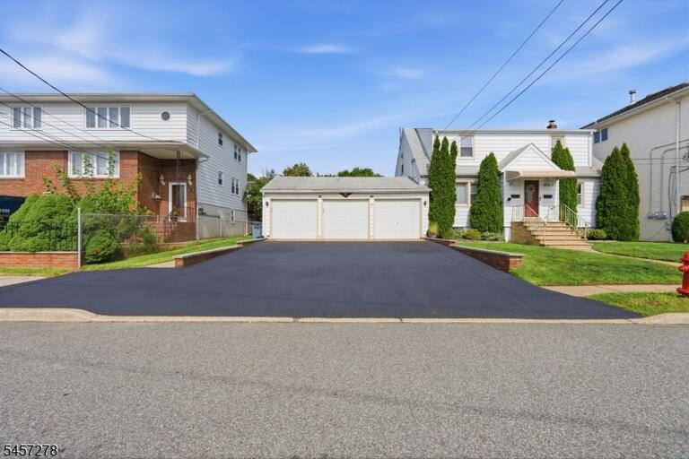 Property listing MLS 4050053 photo 2