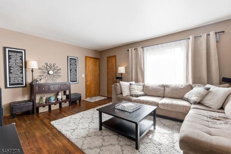 Property listing MLS 4050053 photo 5