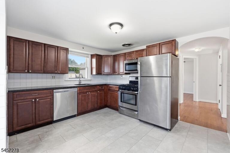Property listing MLS 4050053 photo 8
