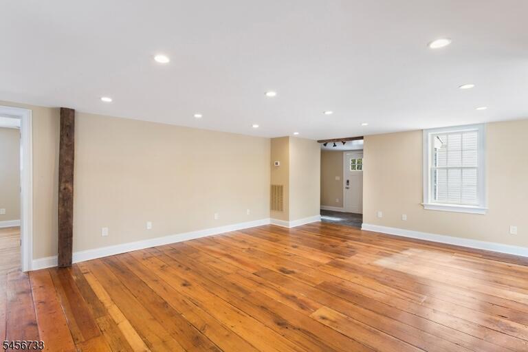 Property listing MLS 4050059 photo 9