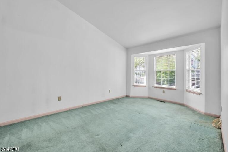 Property listing MLS 4050061 photo 18