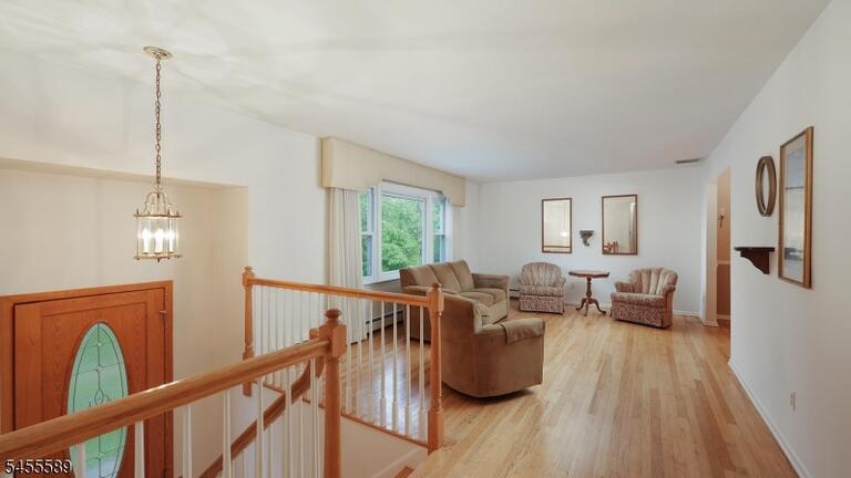 Property listing MLS 4050087 photo 3