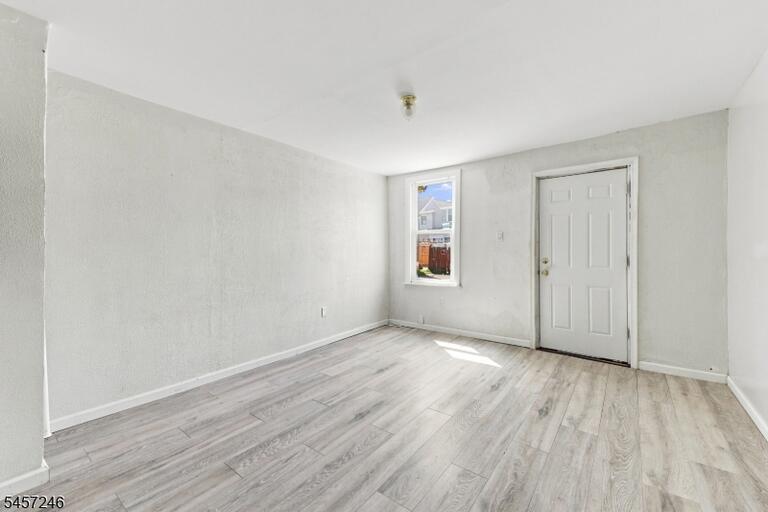 Property listing MLS 4050103 photo 4