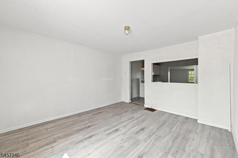 Property listing MLS 4050103 photo 5
