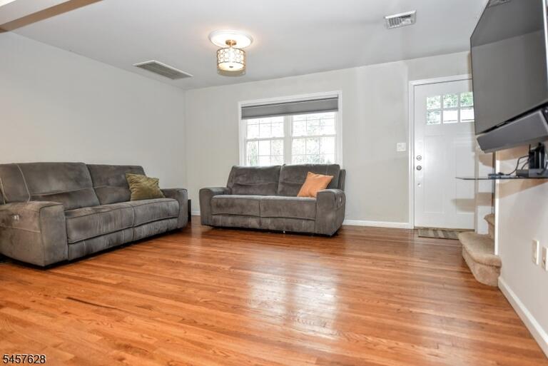 Property listing MLS 4050119 photo 5