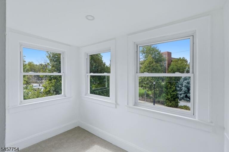 Property listing MLS 4050120 photo 9