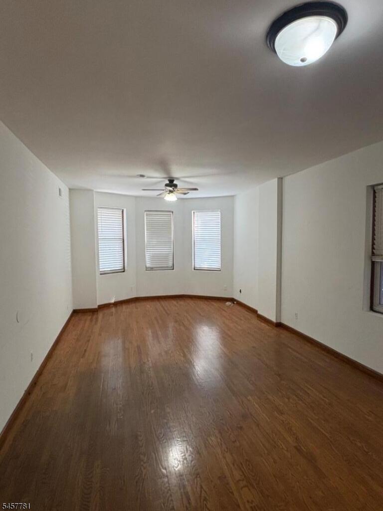 Property listing MLS 4050121 photo 3