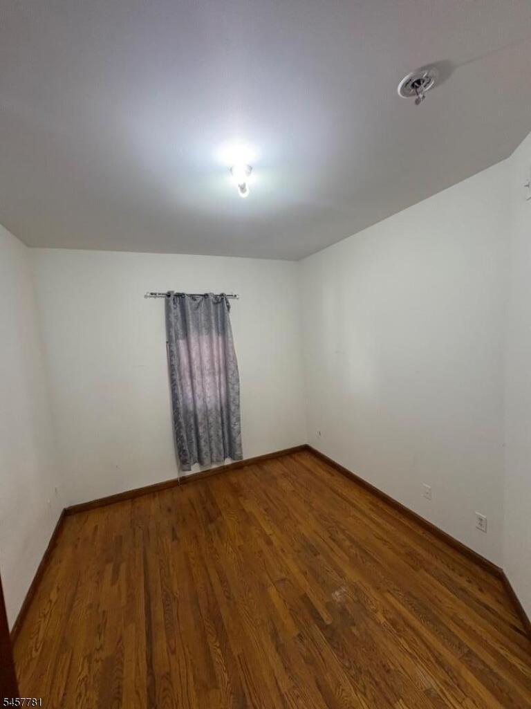Property listing MLS 4050121 photo 4