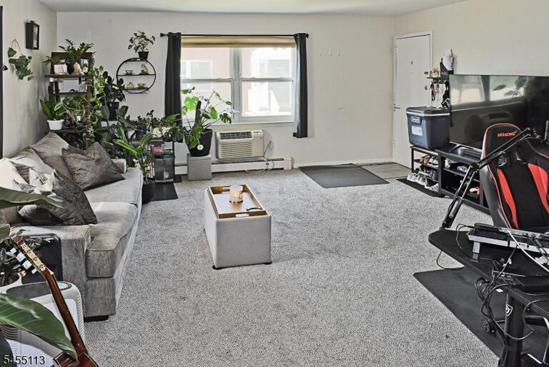 Property listing MLS 4050136 photo 2