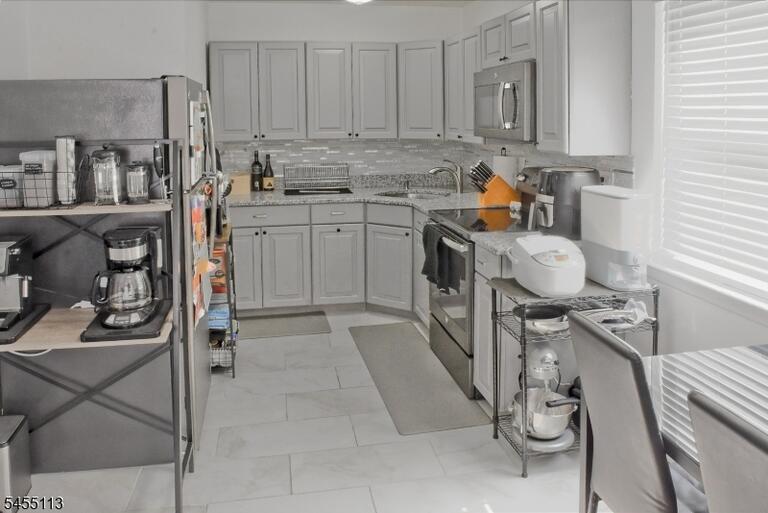Property listing MLS 4050136 photo 4