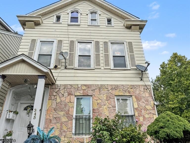Property listing MLS 4050139 photo 3