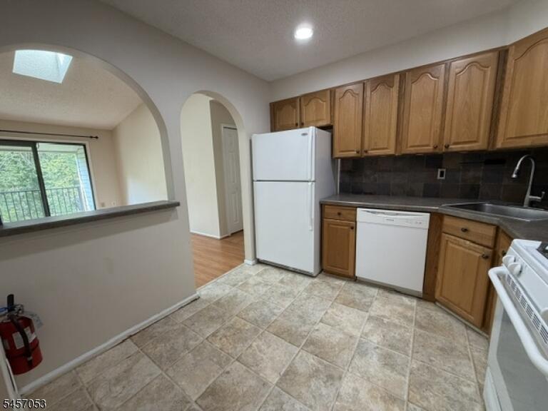 Property listing MLS 4050177 photo 3