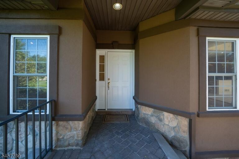 Property listing MLS 4050180 photo 2