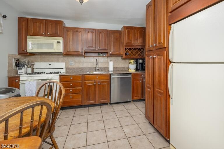 Property listing MLS 4050183 photo 9