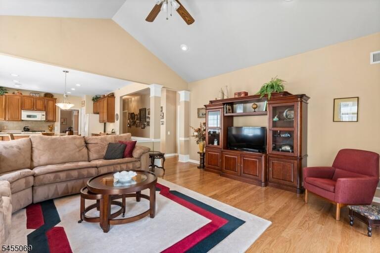 Property listing MLS 4050208 photo 21