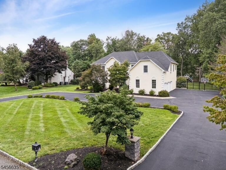 Property listing MLS 4050209 photo 1