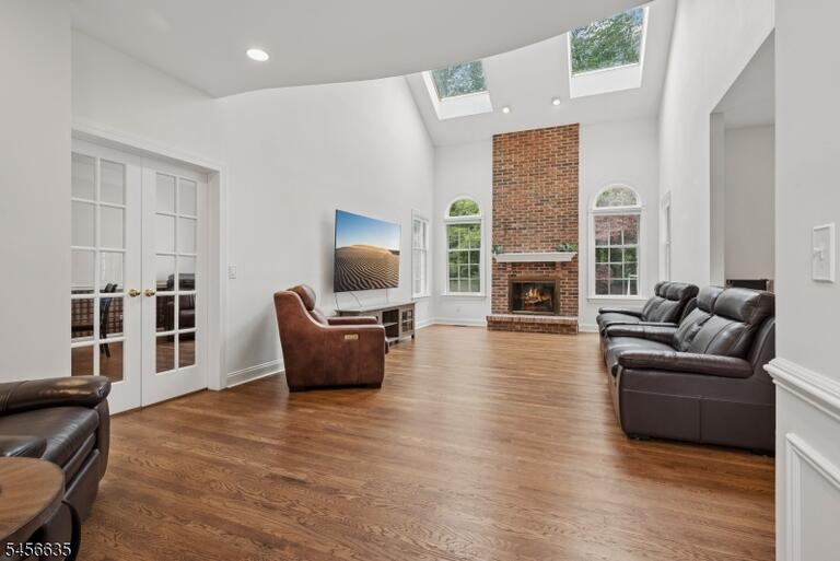 Property listing MLS 4050209 photo 5