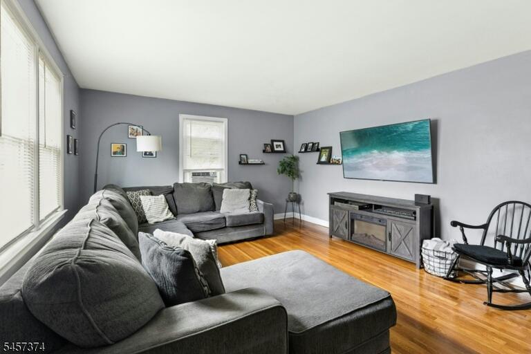 Property listing MLS 4050249 photo 4