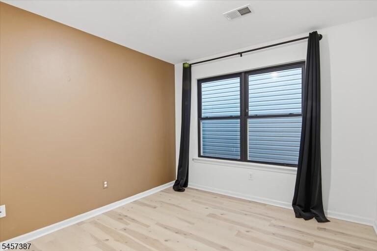 Property listing MLS 4050271 photo 10