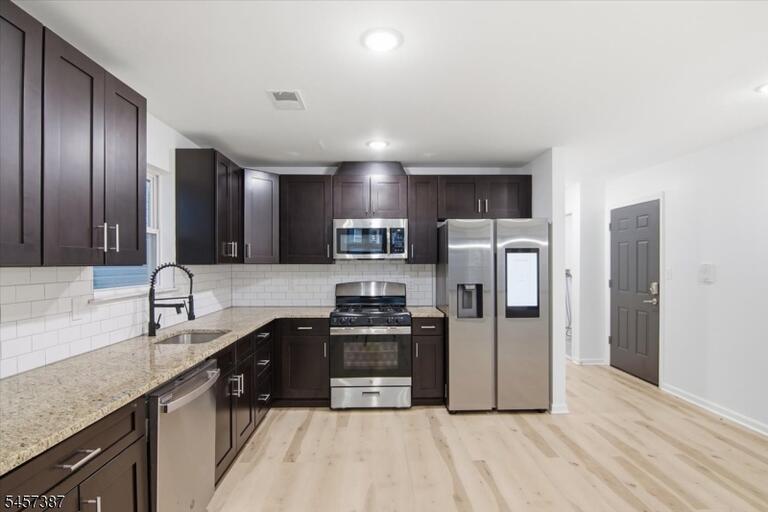 Property listing MLS 4050271 photo 2