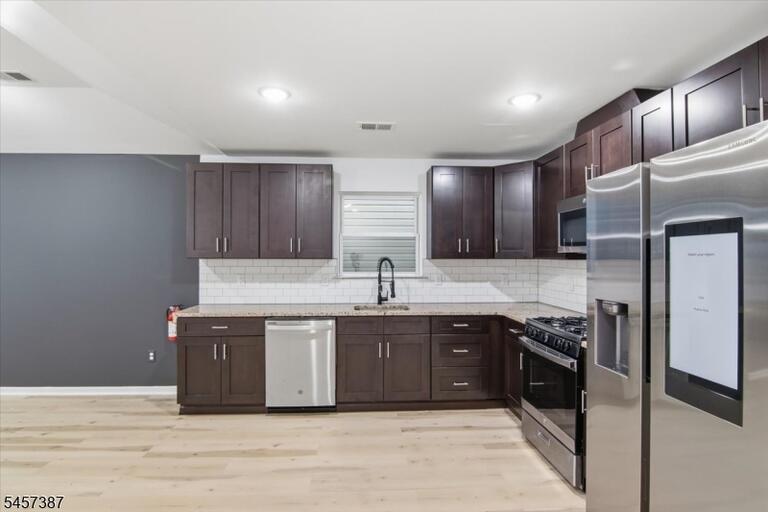Property listing MLS 4050271 photo 3