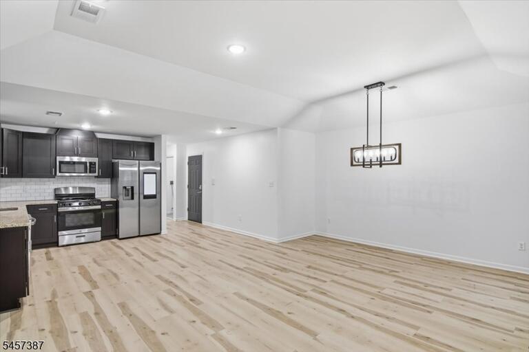Property listing MLS 4050271 photo 5
