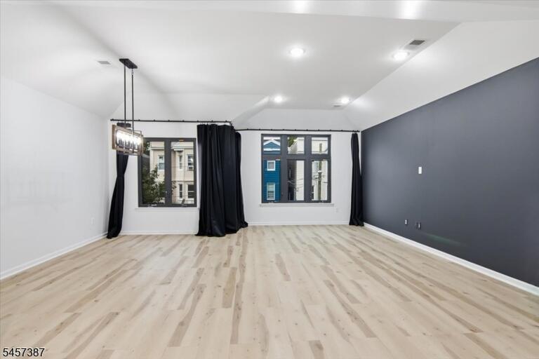 Property listing MLS 4050271 photo 7