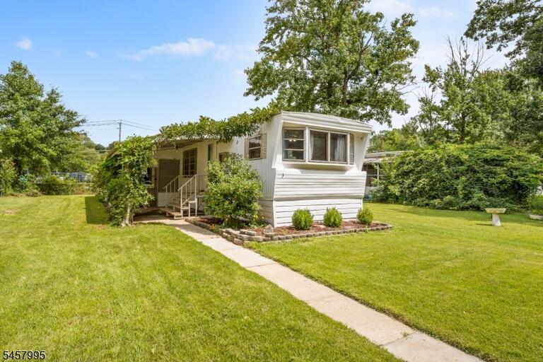 Property listing MLS 4050290 photo 1