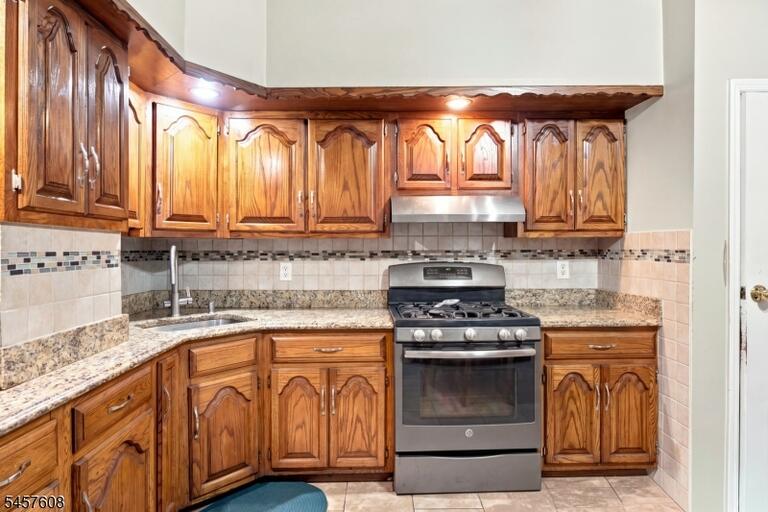 Property listing MLS 4050292 photo 2