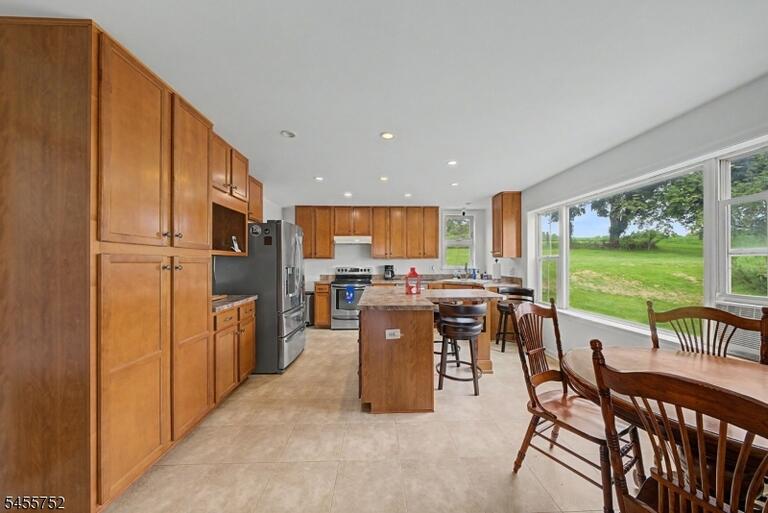 Property listing MLS 4050301 photo 10