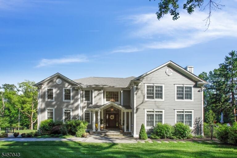 Property listing MLS 4050306 photo 1