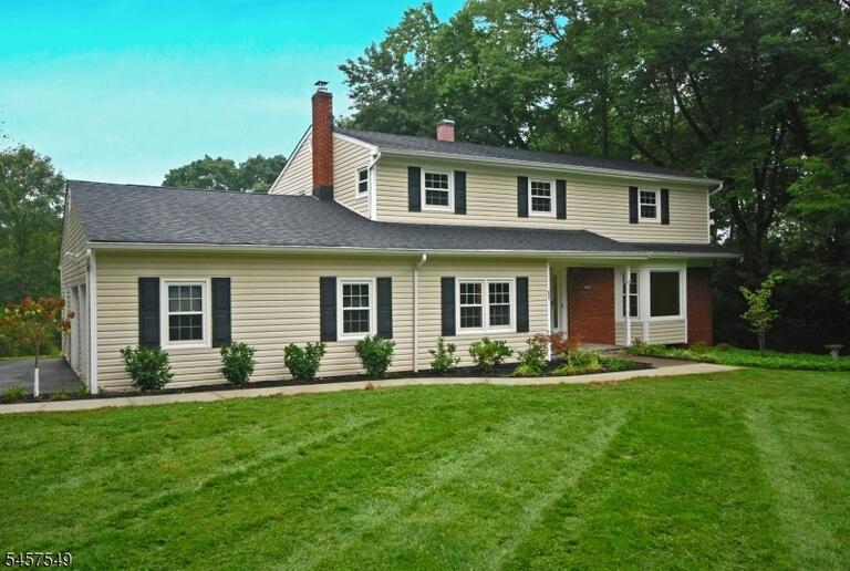 Property listing MLS 4050307 photo 2