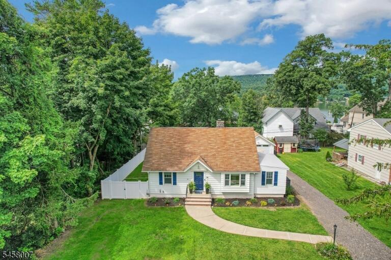 Property listing MLS 4050312 photo 2